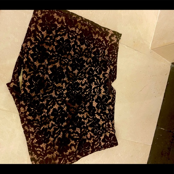 BcBG a lack lace shorts with nude lining - Picture 1 of 4